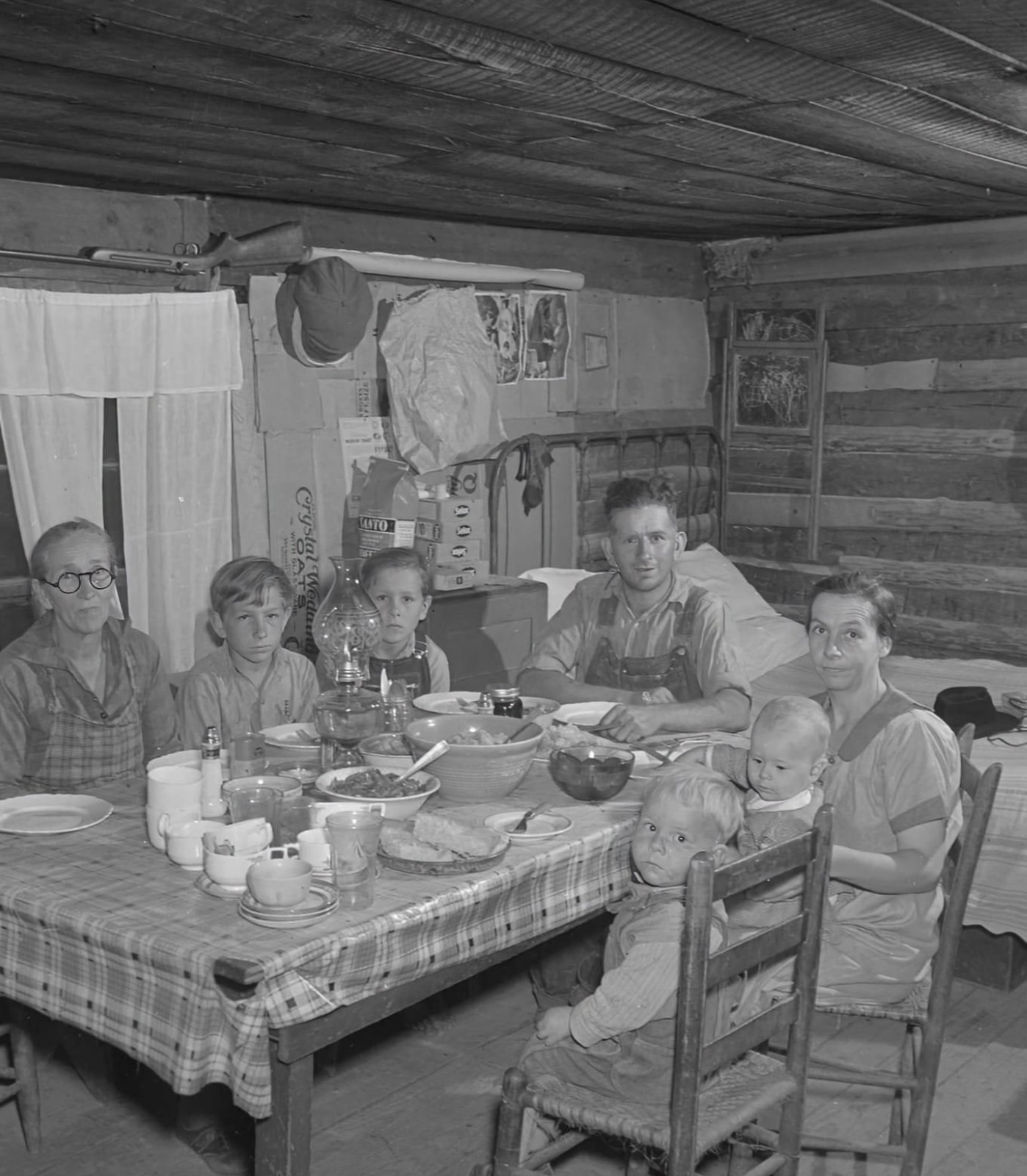 Farm family sitting down to supper, Claiborne County, Tennessee, 1940 